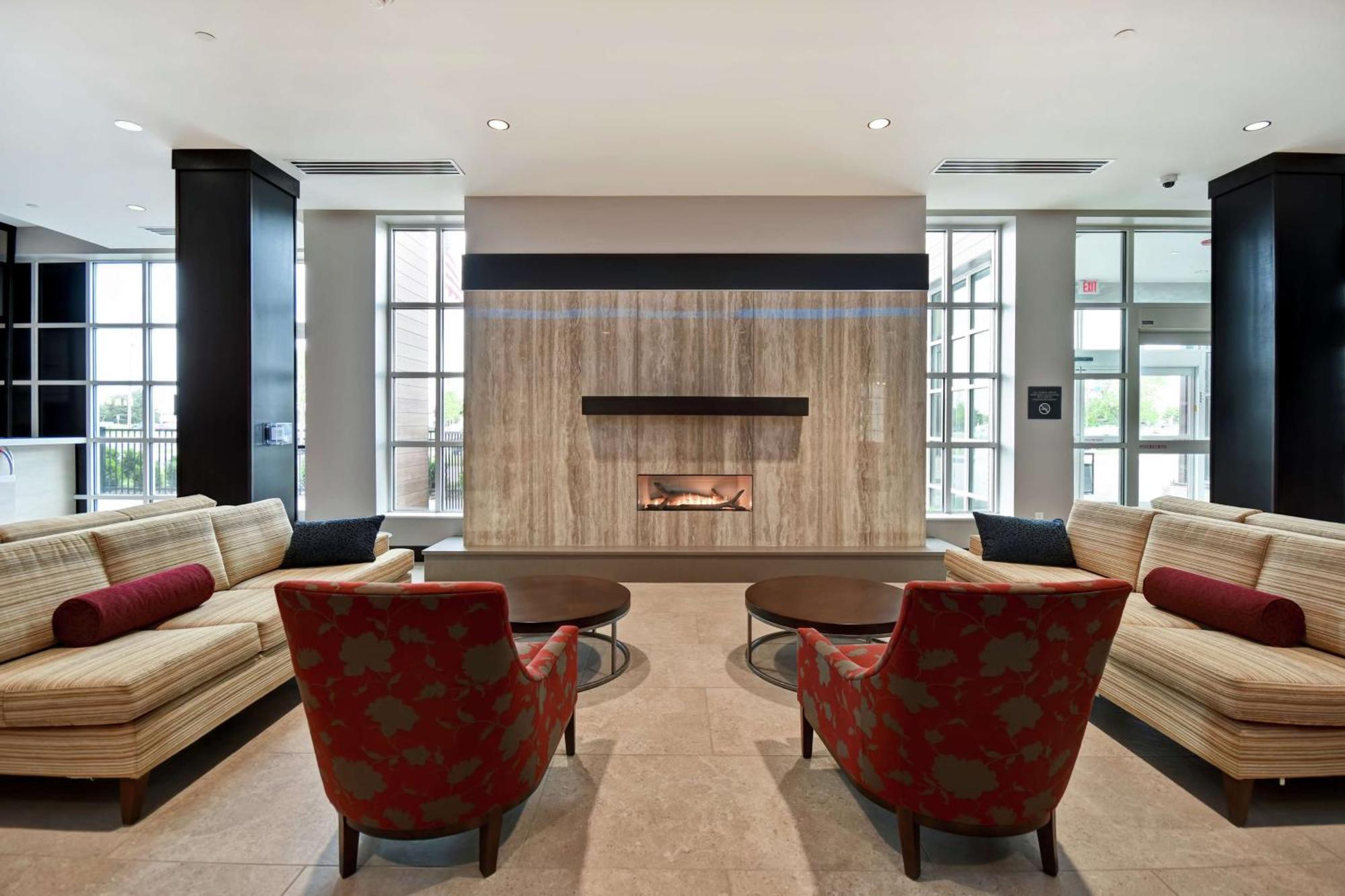 Hilton Garden Inn Lansing West Exterior photo